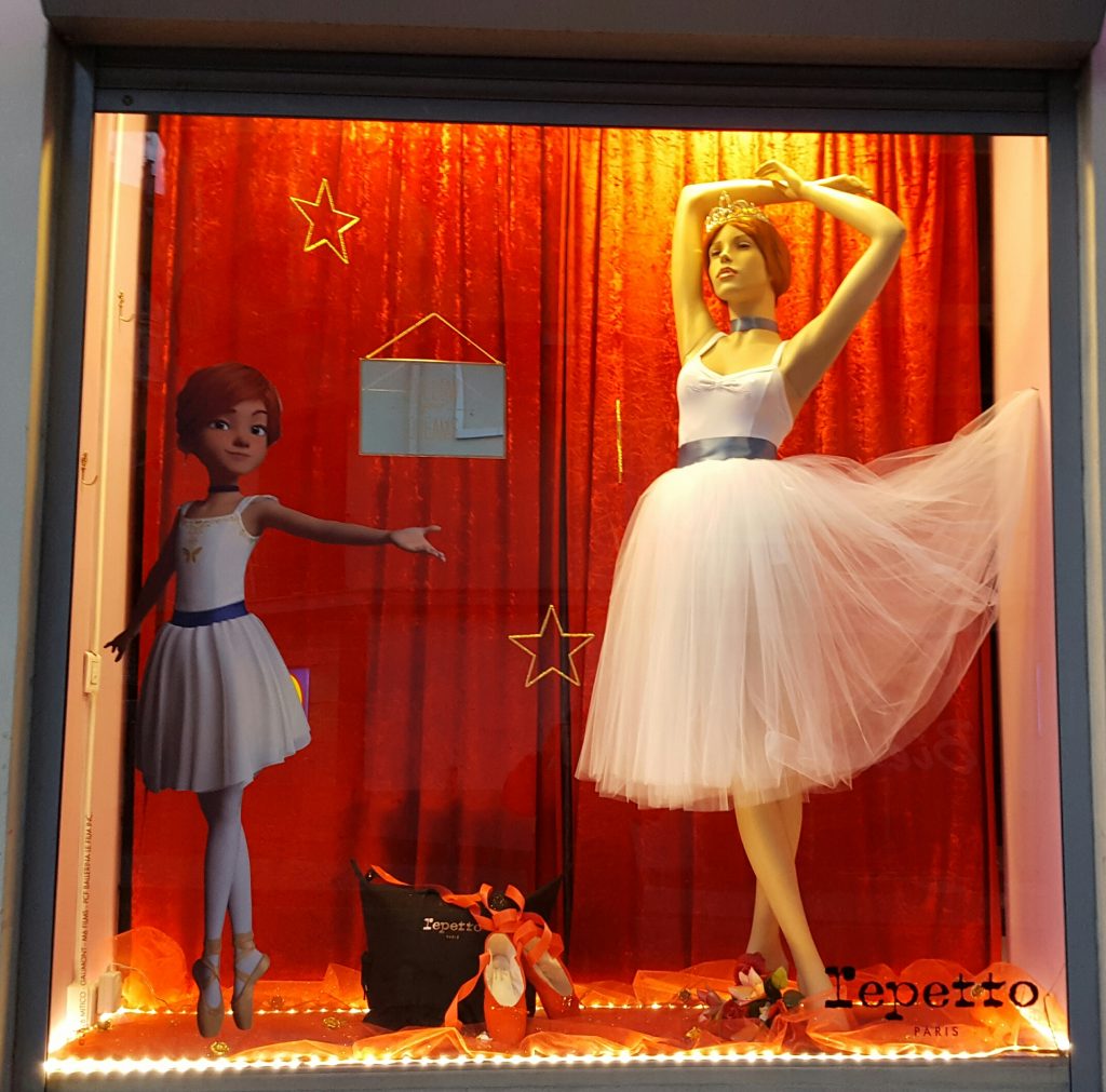 Vitrine de la boutique de tenues de danse Body Langage avec Ballerina.