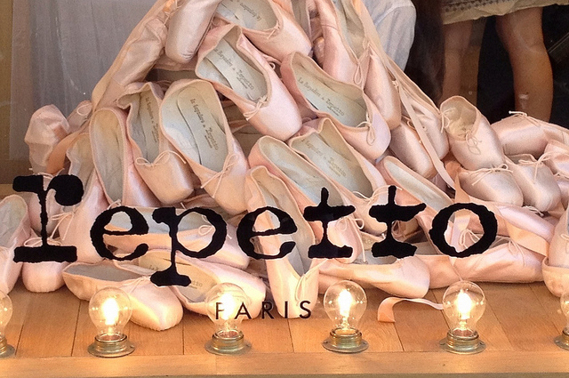 Pointes Repetto roses.